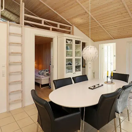 10 Person In Fr Strup 3*