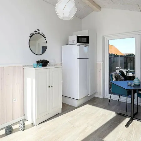 10 Person In Fr Strup 3*